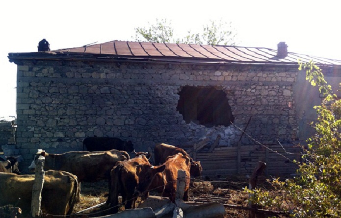 В результате армянского обстрела разрушен дом в Тертере - ФОТО 